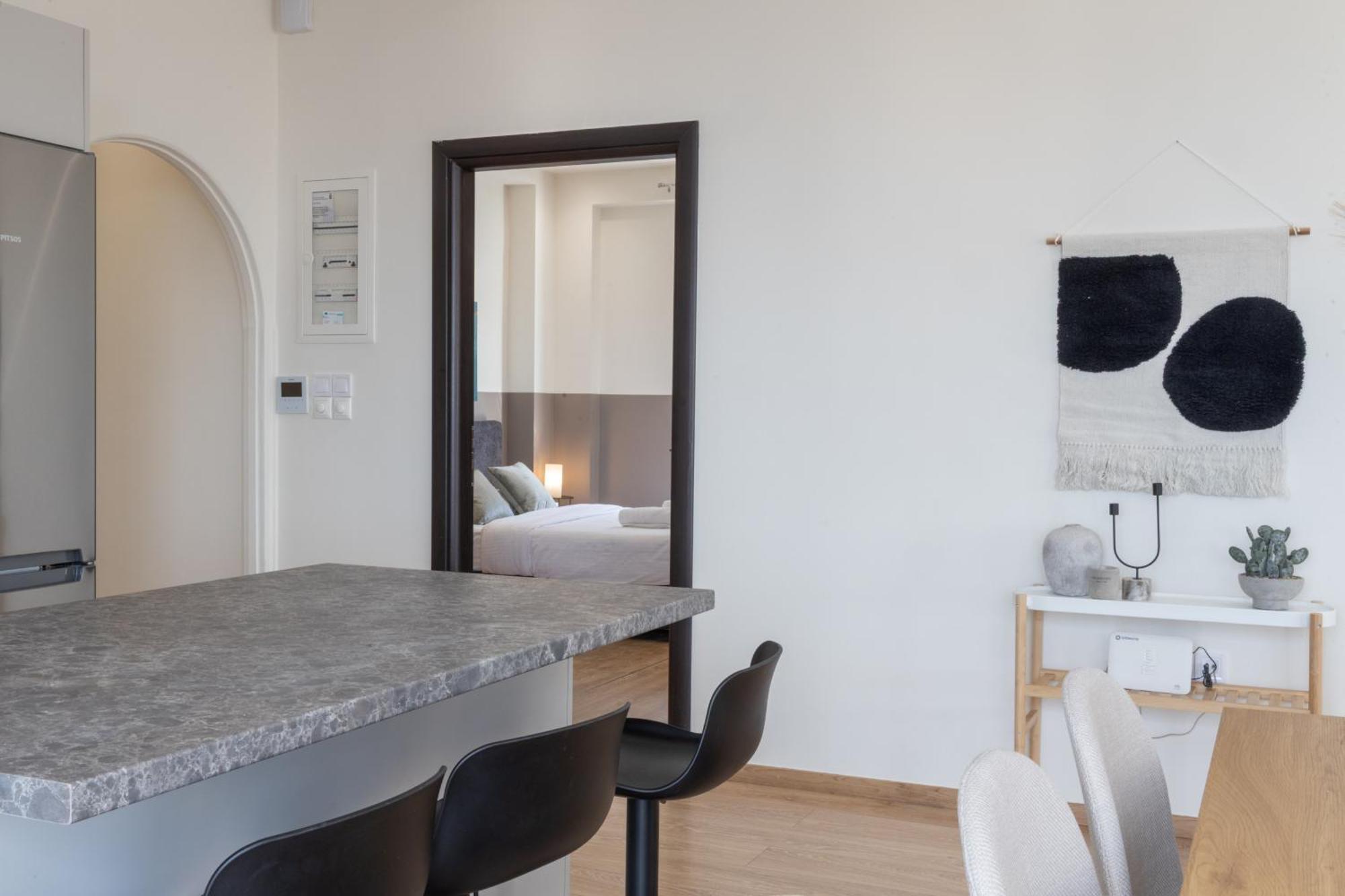 Luxurious 3-Bedroom Seaside Retreat Fully Renovated In 2025 Athens Exterior photo