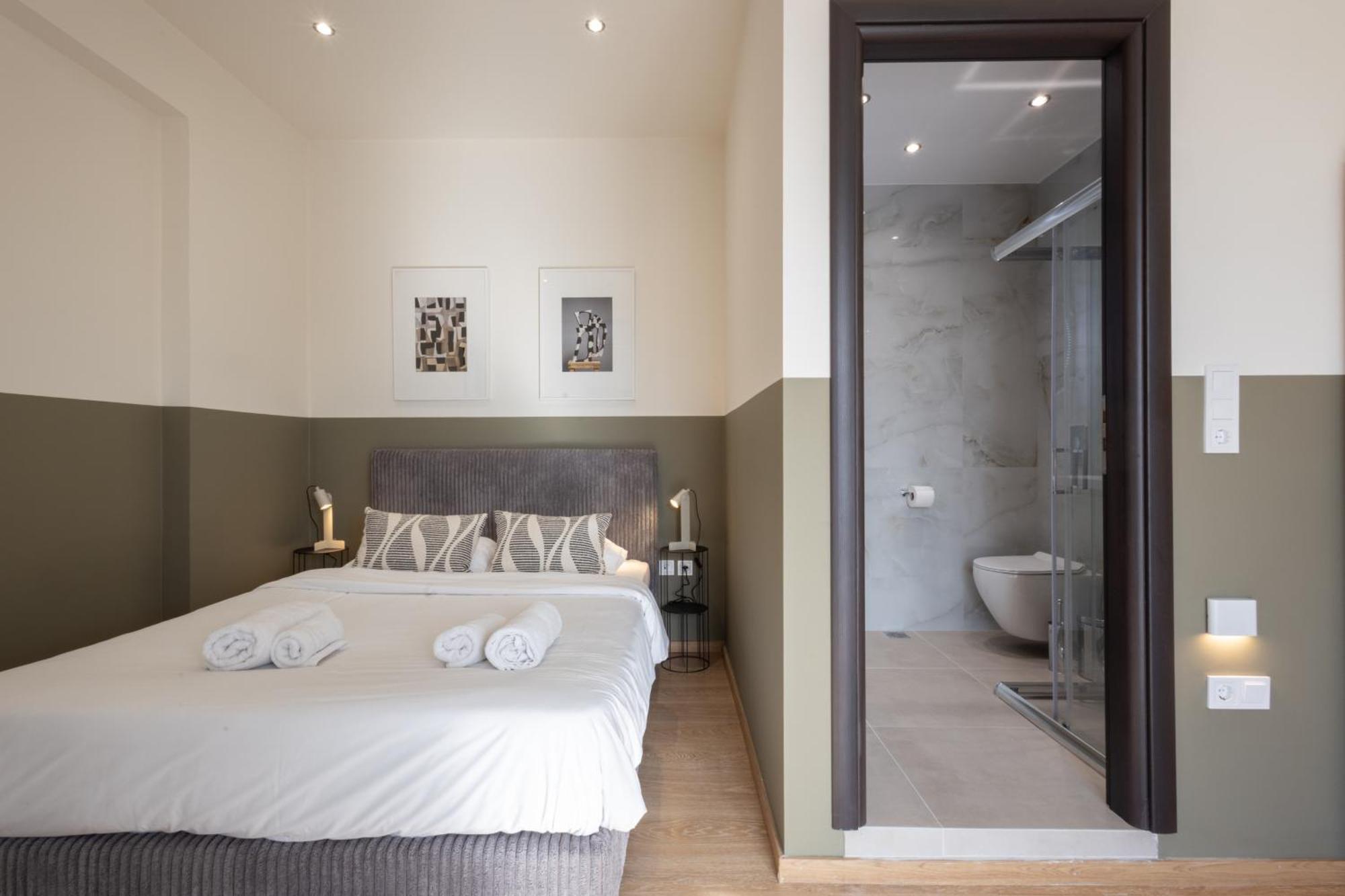 Luxurious 3-Bedroom Seaside Retreat Fully Renovated In 2025 Athens Exterior photo