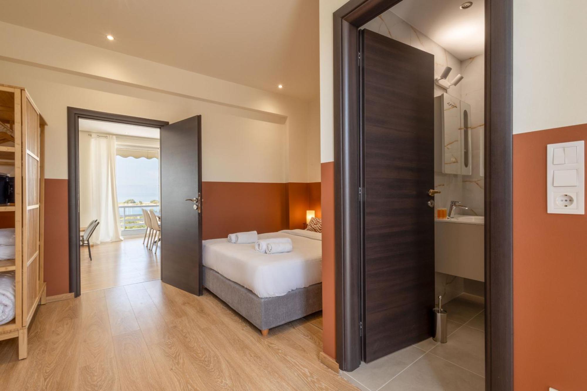 Luxurious 3-Bedroom Seaside Retreat Fully Renovated In 2025 Athens Exterior photo